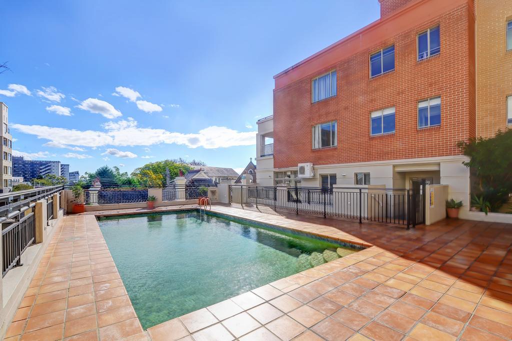 Quality Apartments Camperdown Sydney Exterior photo